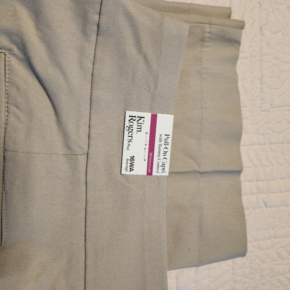 Kim Rogers Pull On Capri - Picture 7 of 7